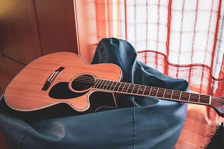 Акустична гітара для початківця 