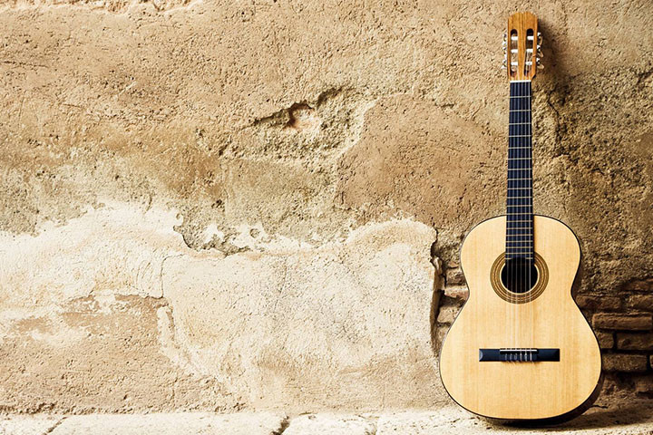 Як обрати класичну гітару для новачка