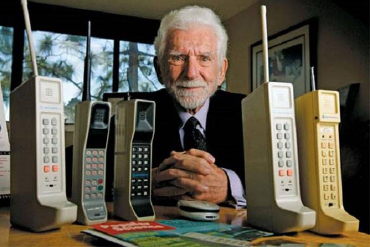 Перший у світі мобільний телефон